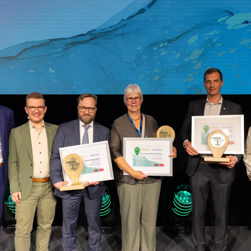 Green Focus Award Preisträger und Laudatoren auf der Bühne